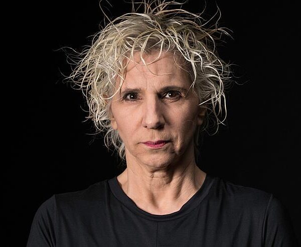 Após 20 anos, Denise Stoklos volta ao Rio de Janeiro para temporada no Teatro I Love PRIO