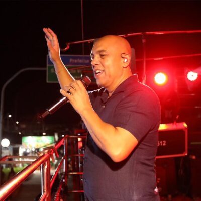 Em São Félix do Coribe, Sandro Nazireu faz a festa no aniversário do município