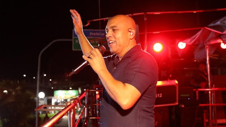 Em São Félix do Coribe, Sandro Nazireu faz a festa no aniversário do município