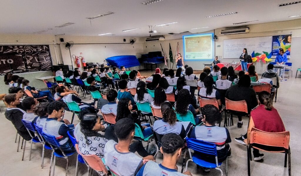 Palestra sobre [Adolescente Aprendiz] na UMEF Alger Ribeiro em Vila Velha prepara alunos para o Mercado de Trabalho