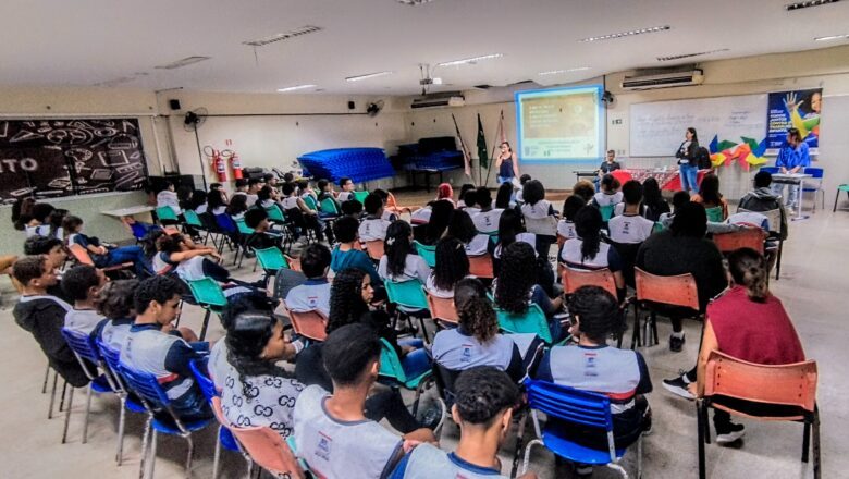 Palestra sobre [Adolescente Aprendiz] na UMEF Alger Ribeiro em Vila Velha prepara alunos para o Mercado de Trabalho