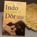 “Indo Além da Dor”: Mãe de Dinho, dos Mamonas Assassinas, lança livro em homenagem aos 30 anos da banda 