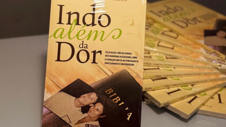 “Indo Além da Dor”: Mãe de Dinho, dos Mamonas Assassinas, lança livro em homenagem aos 30 anos da banda 