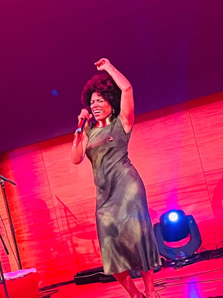 Concerto ISCSP-ALUMNI com a cantora LURA celebra o Dia de África com muita Música, Cultura e Emoção