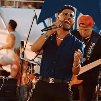 Daniel Trindade agitou a Caravana Parintins Rio Fest a bordo de barco rumo à festa tradicional no Amazonas