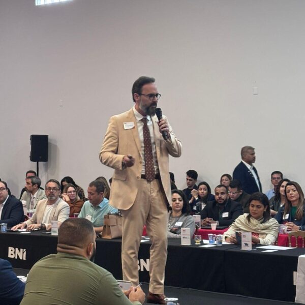 Empresários se reúnem para fazer negócios e impulsionar vendas com modelo de relacionamento de tendência mundial