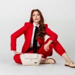Ex-BBB Amanda Gontijo celebra dia dos namorados ao lado do marido com ensaio romântico para marca de bolsas