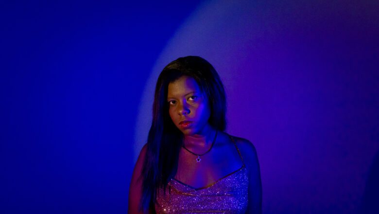 Duda Santos aborda vulnerabilidade emocional em novo videoclipe de “Não Quero Voltar”