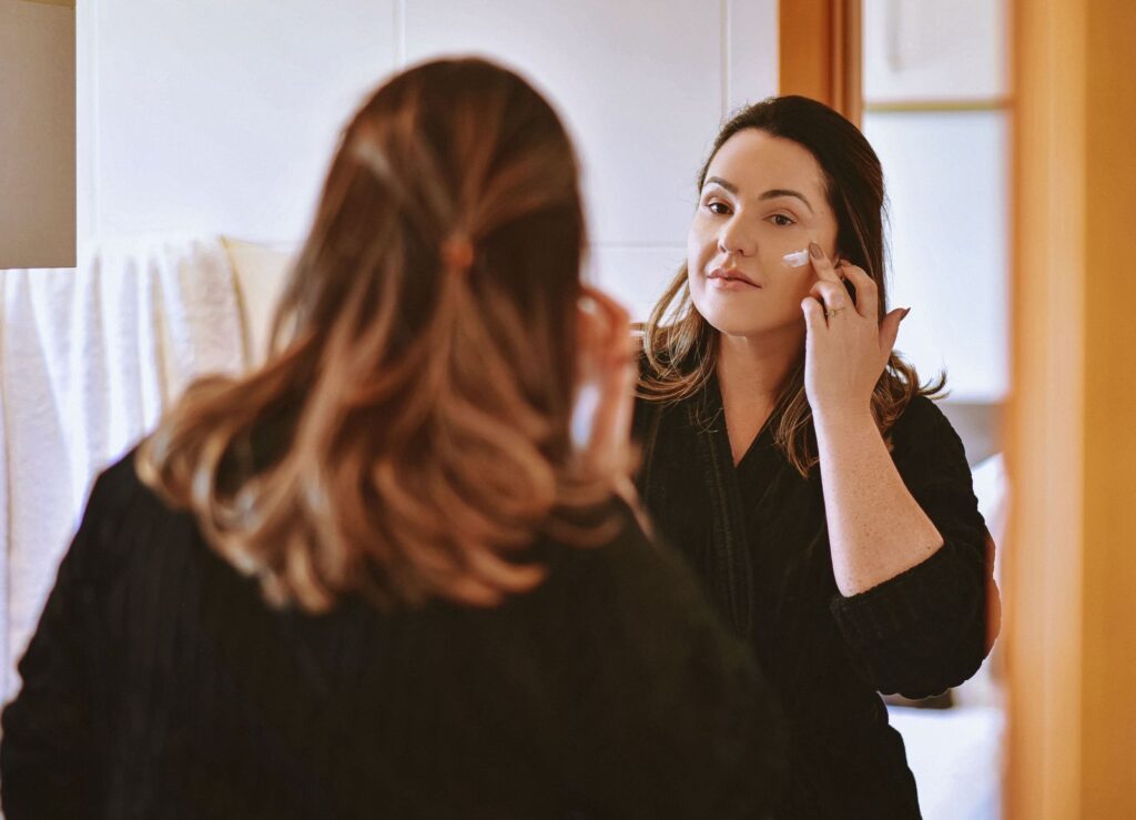 Aos 44 anos, Nídia Santiago inspira mulheres 40+ a cuidarem da autoestima e se reconectarem com sua beleza real