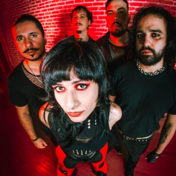 A banda Radioativa celebra 15 anos de atuação no cenário de rock independente