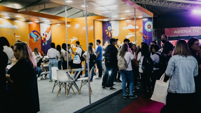 Senac RJ participa da Fevest 2025 com palestras e ativações de moda, fotografia e design