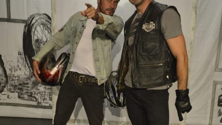João Baldasserini e Fernando Val fazem única apresentação da peça “Um Pelo Outro” no Teatro Unicid
