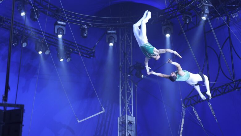 ​Mirage Circus realiza sessão solidária e arrecada mais de 1.300 peças em apoio às vítimas das chuvas em Porto Alegre