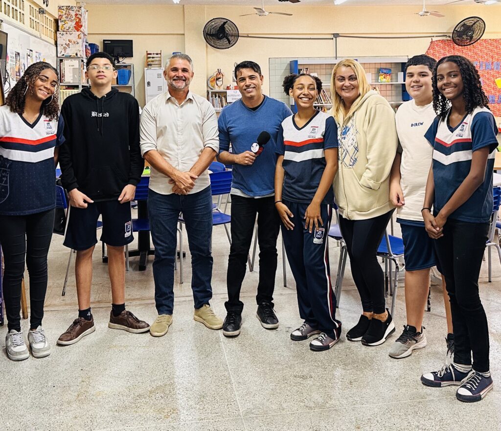 Alunos do Jornal “Da Hora” Mostram Talento Jornalístico em Entrevista com Vereador Alex Recepute