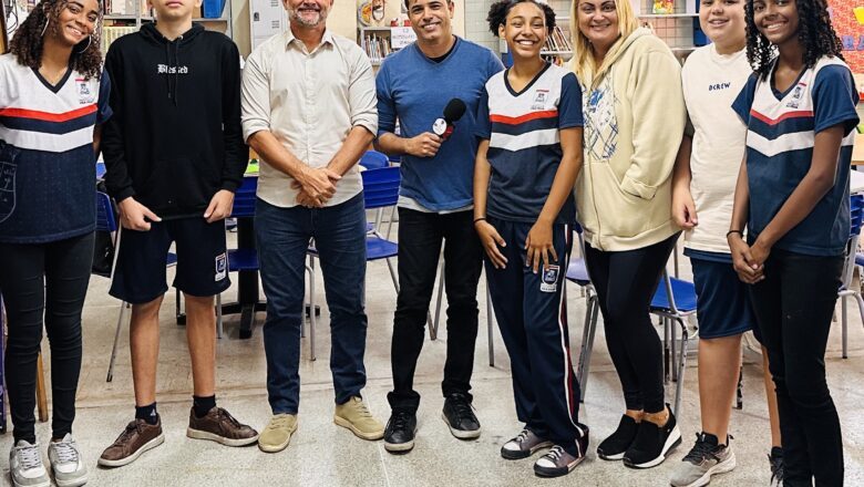 Alunos do Jornal “Da Hora” Mostram Talento Jornalístico em Entrevista com Vereador Alex Recepute