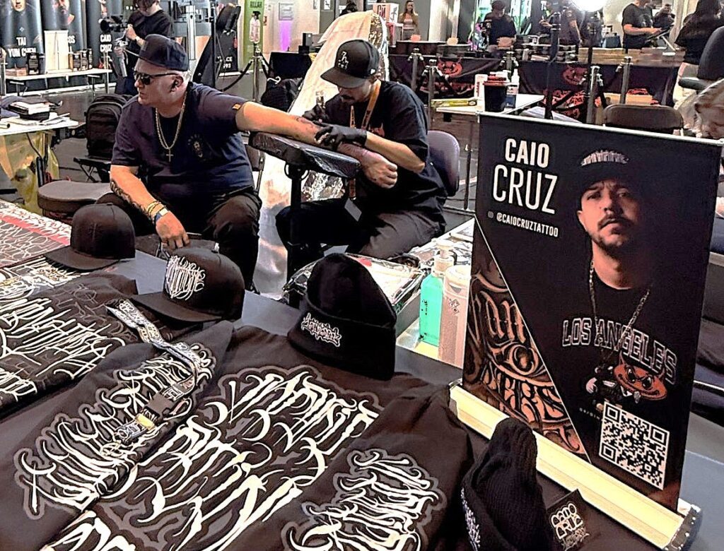 Tatuador do Rio de Janeiro para o Mundo: a trajetória de Caio Cruz