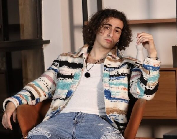 Nick Souza convida Papi AQ misturando funk carioca e mineiro em “Abre Espaço”