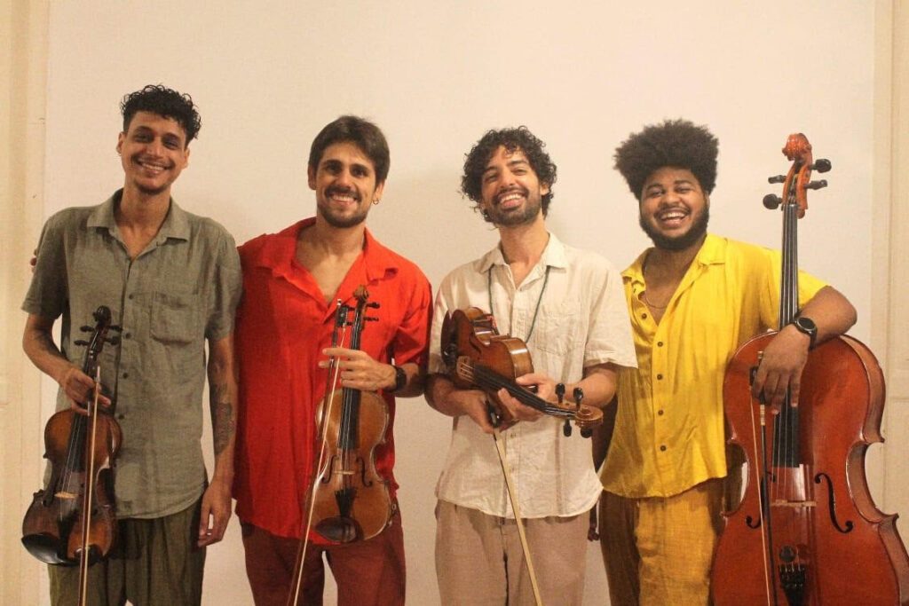 Música no Assyrio encantou o público com a mistura do erudito e do popular em apresentação do grupo Baile de Quarteto