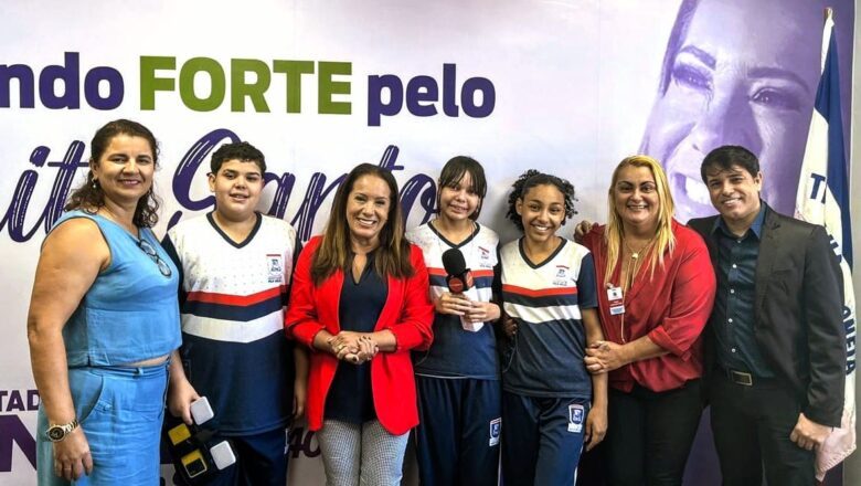 Alunos da UMEF Alger Ribeiro visitam gabinete da Deputada Janete de Sá e mergulham no universo político capixaba