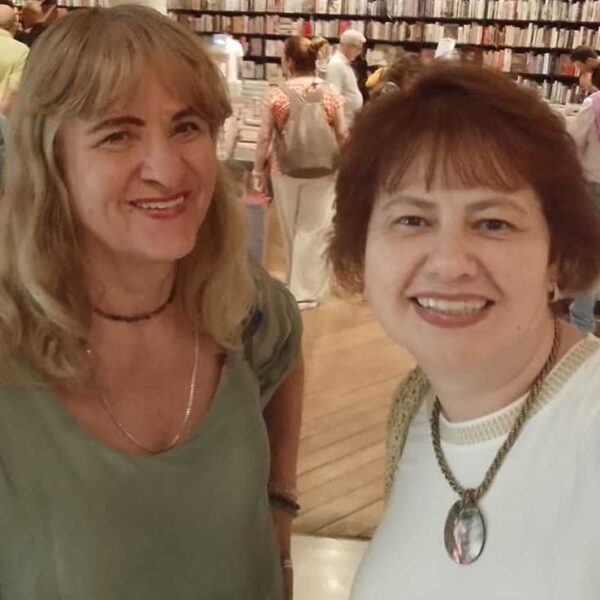Narjara Turetta e outros notáveis recepcionam a atriz Luzimar Trottmann