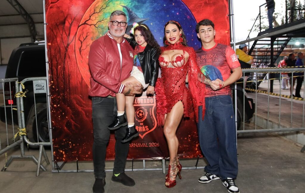 Fabi Frota exibe sensualidade e muito samba no pé em festa da Colorado do Brás onde recebeu a faixa de Musa do Carnaval 2026