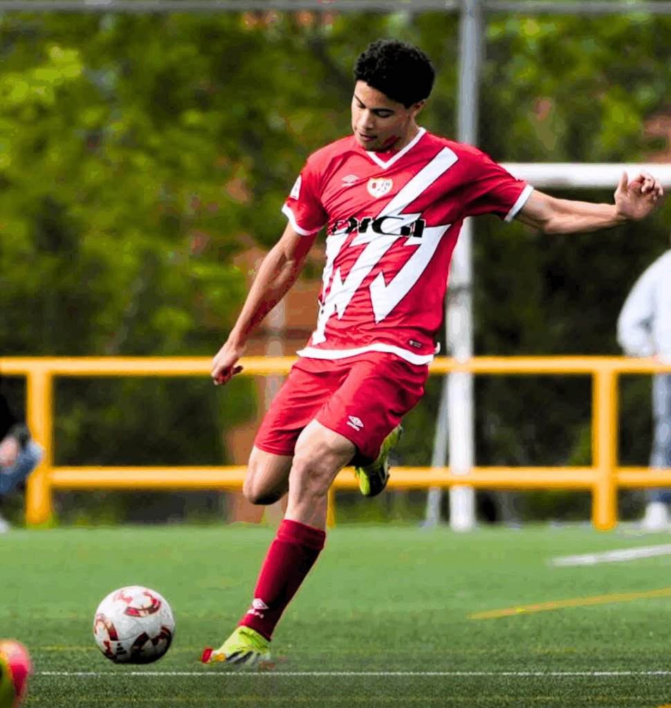 Aytor, 18 anos, constrói trajetória de talento e superação no futebol espanhol