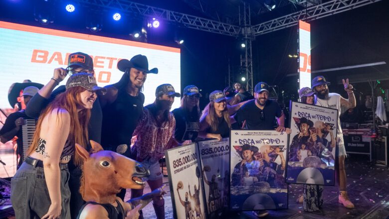 Us Agroboy estreiam na Festa do Peão de Barretos e ficam até amanhecer no palco