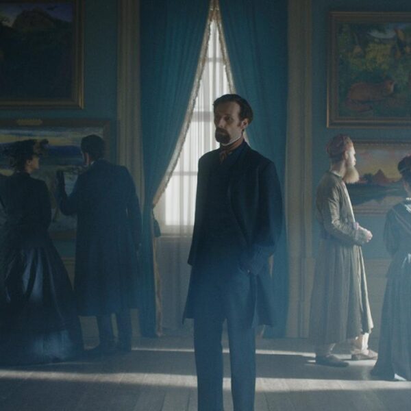 “O Pior Homem de Londres” revela o lado sombrio da elegância vitoriana em thriller histórico do cineasta português Rodrigo Areias