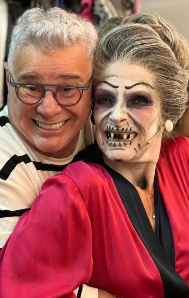 Rosana Penna: a arte de se reinventar em cena com Beetlejuice