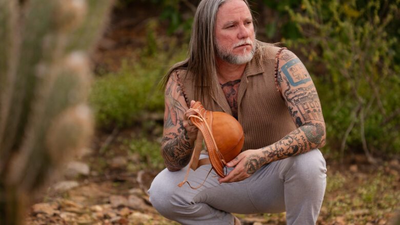 Júnior Cordeiro lança álbum “Brenha, vasto profundo”
