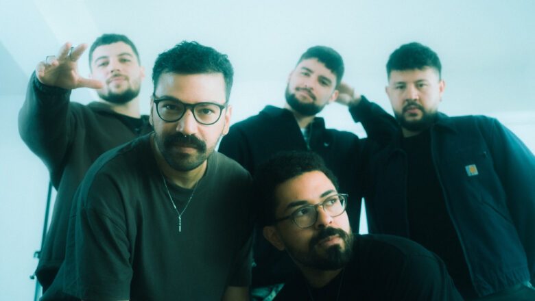 Com nova formação, Colina divide com o público a primeira parte de seu novo álbum: “Ego Frágil”