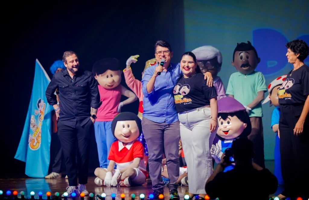 Elenco e equipe da Turma do Cabeça Oca celebram o sucesso do espetáculo “Desplugados A Arte das Brincadeiras”