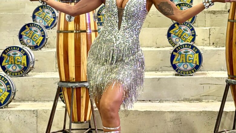 Rainha de Bateria Carla Prata brilha em festa de final de samba de enredo da Acadêmicos do Tucuruvi