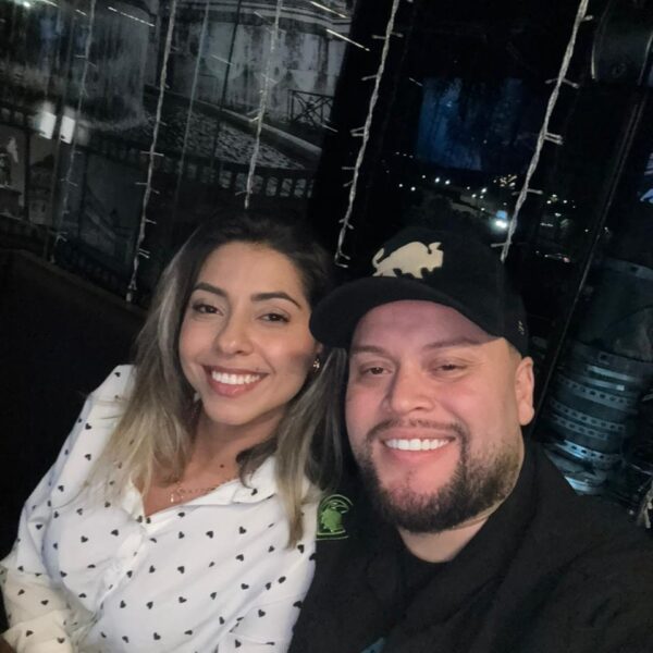 Casal de influenciadores completa UM mês de namoro e comemora no Ciao Ristorante, em Mauá