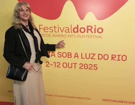 Atriz Luzimar Trottmann prestigia a 27ª edição do Festival do Rio, no Cine Odeon