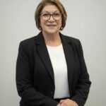 Suely Robusti celebra 50 anos de inclusão e compartilha sua trajetória inspiradora no livro “4X1 Mulheres & Propósito”