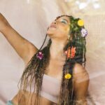 “Festa Estoy Aquí”:  Victoria Saavedra celebra Brasil, Colômbia e Shakira em clima de carnaval