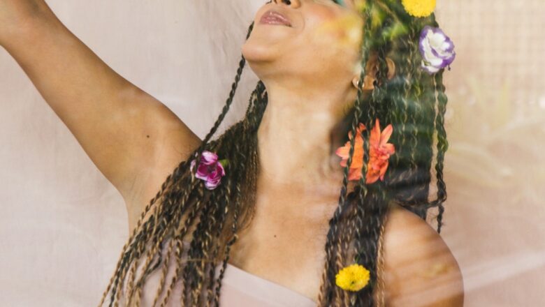 “Festa Estoy Aquí”:  Victoria Saavedra celebra Brasil, Colômbia e Shakira em clima de carnaval