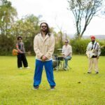 Destaque do pop reggae, Julies comemora aniversário com o lançamento de “Quando o Amor Chamar”