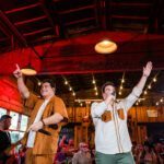 Lucas Akira e Fábio emociona o público com novo single “Meu Te Amo Tá Lá”