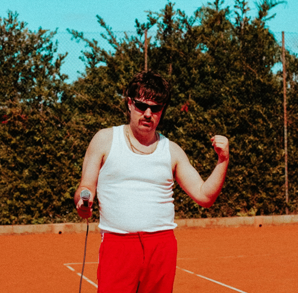 Bonito, pop, fluido e excêntrico. Em novo EP, VINCES não tem vergonha de ser millennial