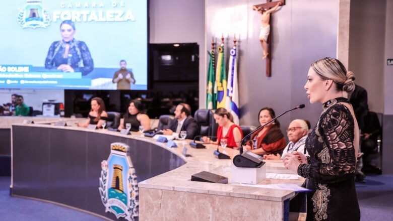 Thaty Rabello recebe a Medalha Edson Queiroz e marca solenidade histórica na Câmara Municipal de Fortaleza