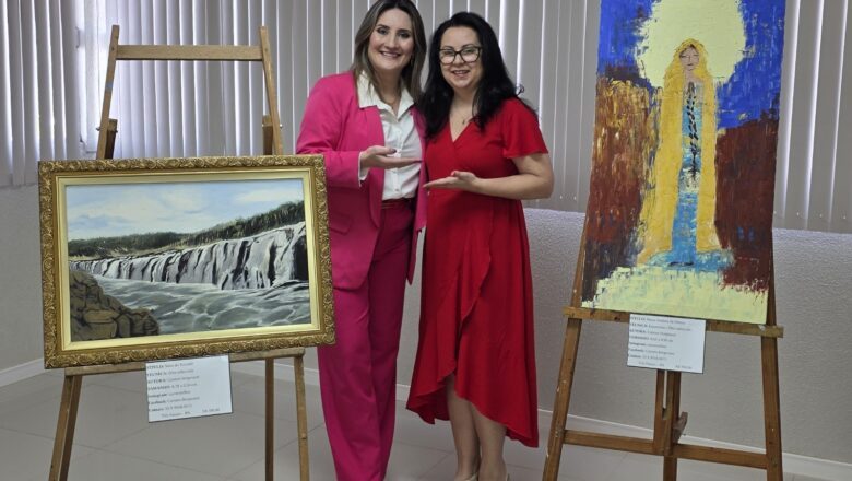 Dra Luciane Sippert em evento Empoderamento Rosa