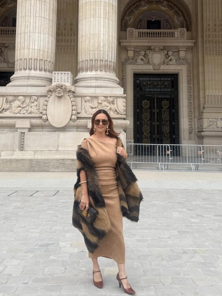 Laine Furtado acompanha Paris Fashion Week e celebra 30 anos da Revista Linha Aberta em Paris