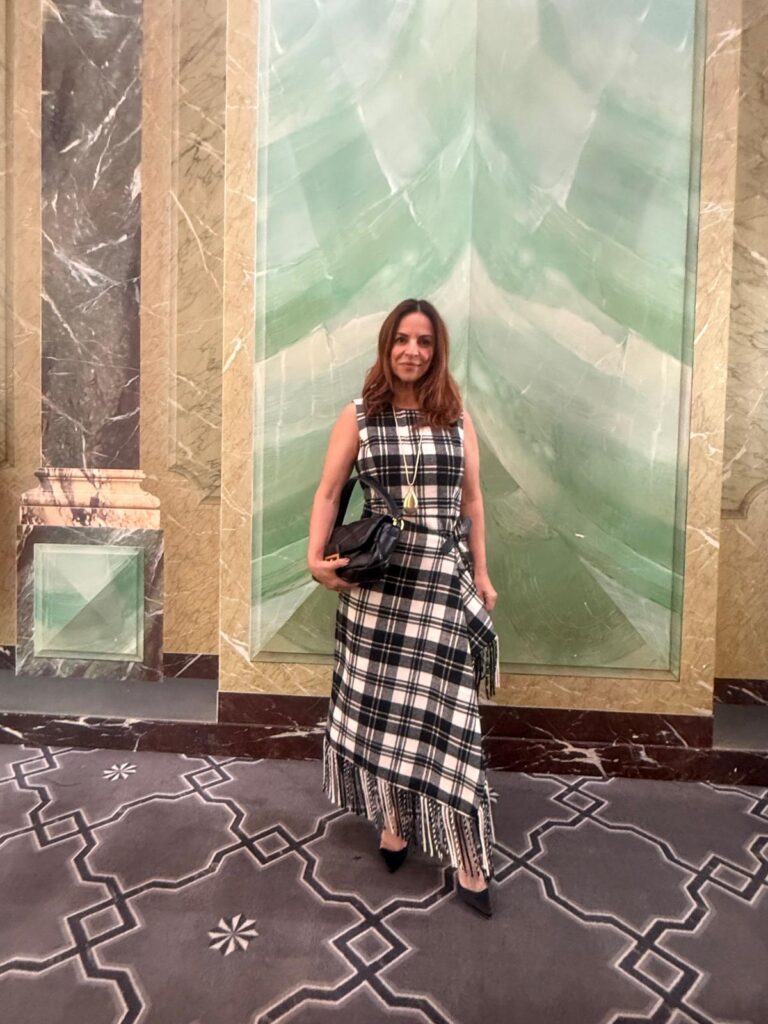 Laine Furtado acompanha Paris Fashion Week e celebra 30 anos da Revista Linha Aberta em Paris