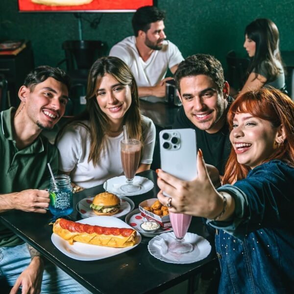 Barney’s Burger lança Super Semana de Promoções com diversos produtos