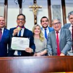 Zé Eduardo é homenageado com Comenda 2 de Julho