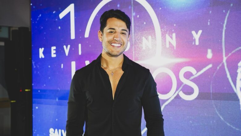 Kevi Jonny assina contrato com a mesma produtora do cantor Léo Santana
