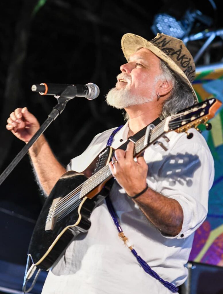 Nesta QUINTA-FEIRA - 30/10 - Maria Eugênia, Pádua e Juraíldes da Cruz apresentam o show inédito "Vozes do Cerrado", no Teatro SESI, em Goiânia