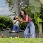 Aprender brincando: a importância de incluir as crianças na rotina da casa
